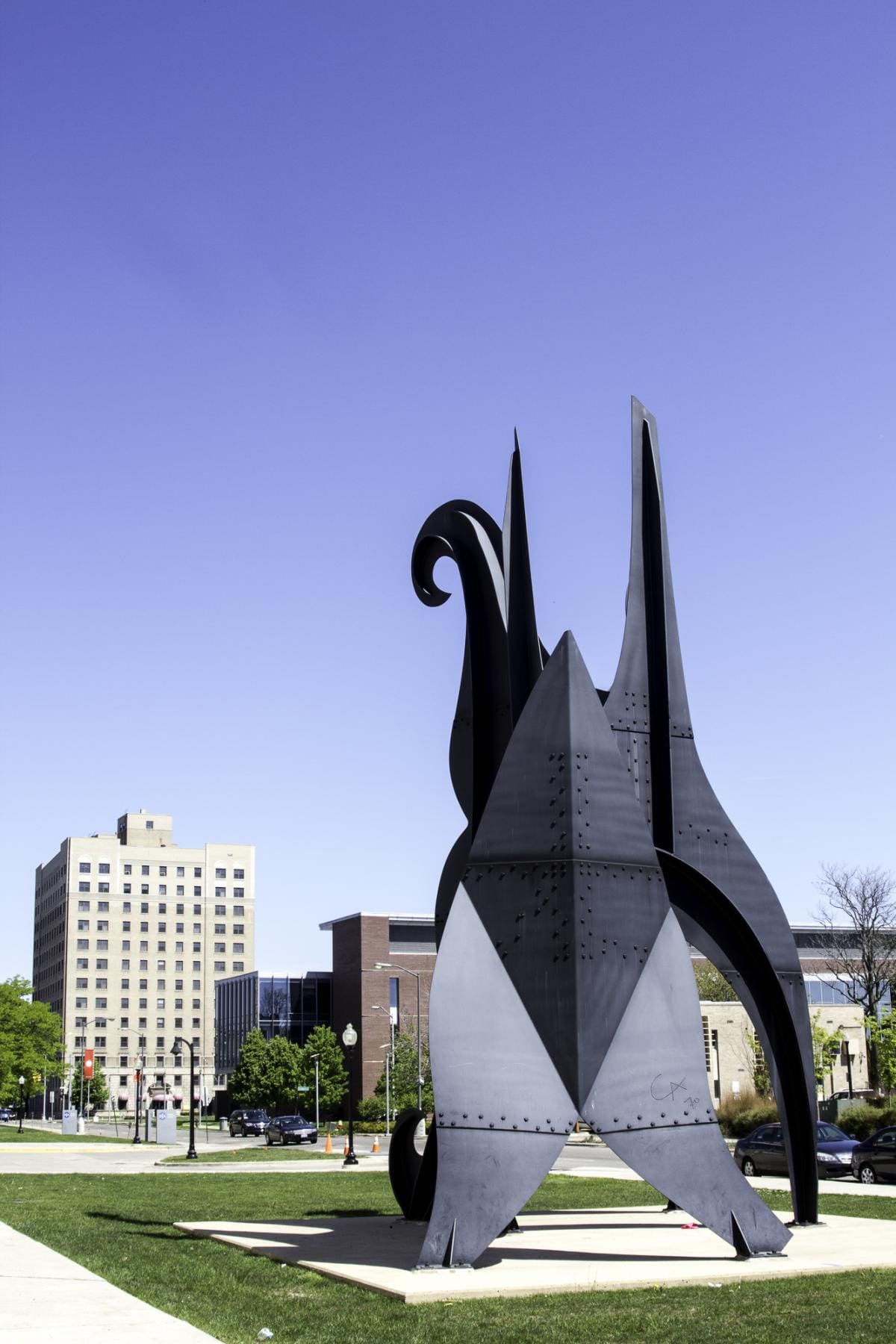 Photo of a black metal sculpture in the center of Detroit.