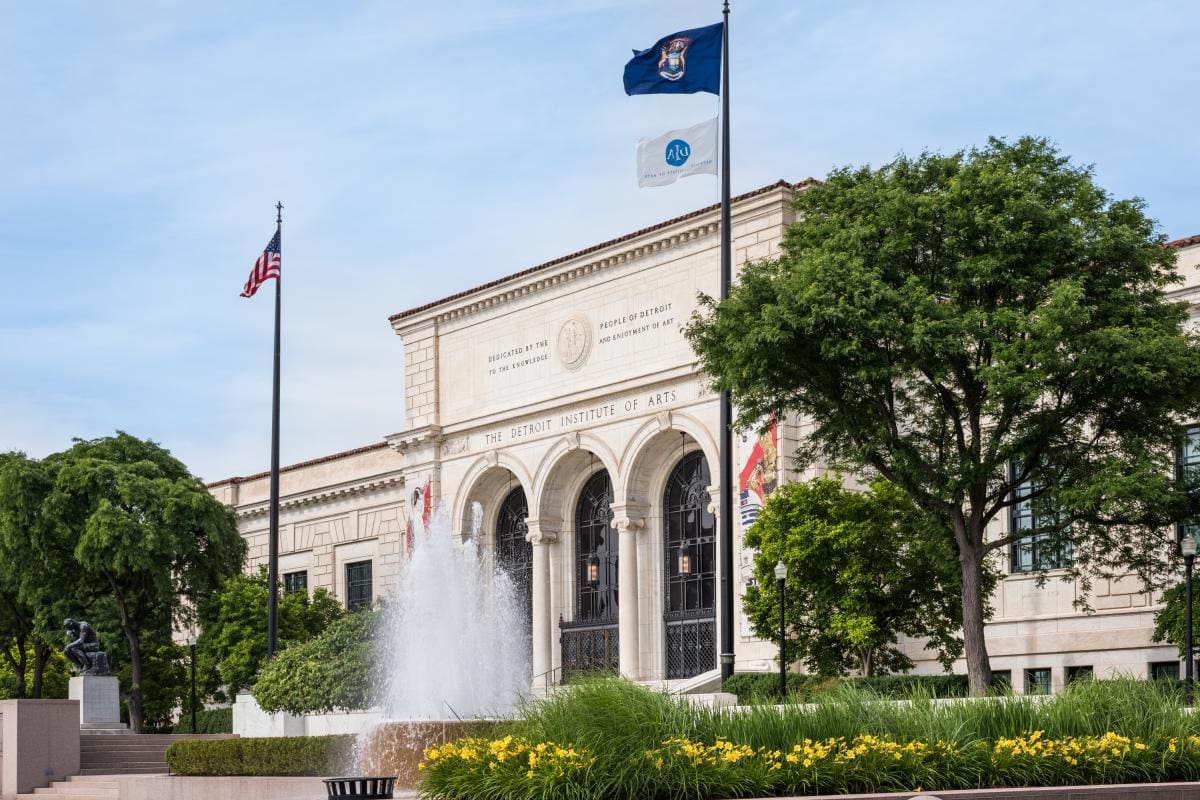 Photo of the exterior of the Detroit Institute of Arts on a sunny day