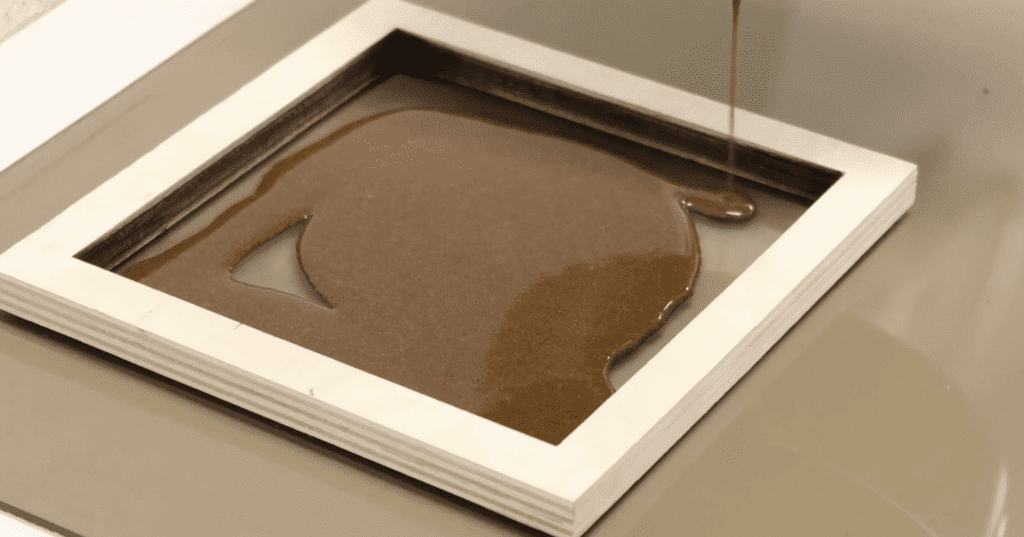 Pouring the re-form liquid into a mold to dry and form