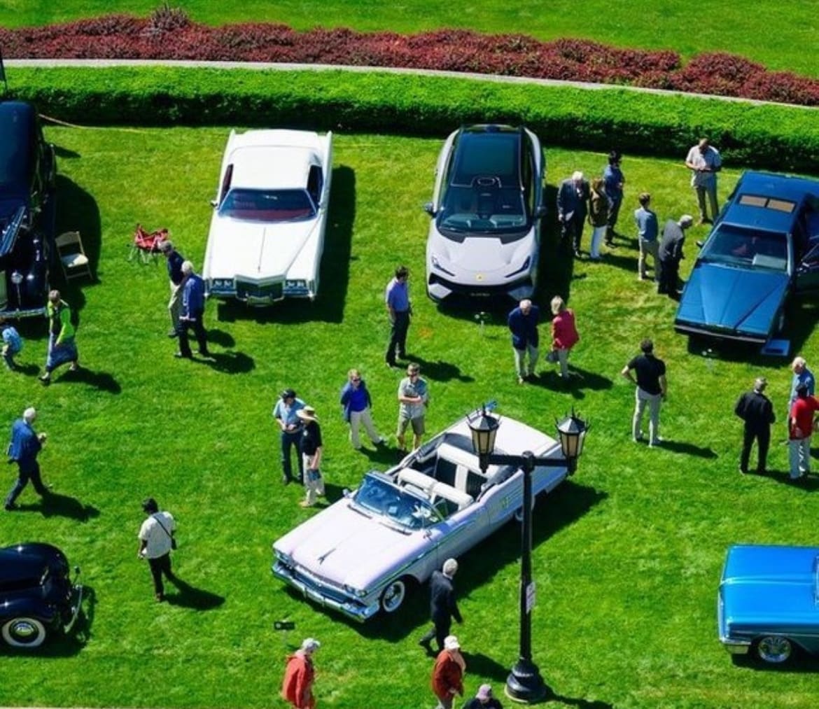 Aerial view of cars and spectators.