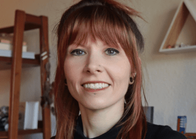 Lauren Hart ’09 Crafts – Fiber Design Shares Her Story in Voyage LA Magazine