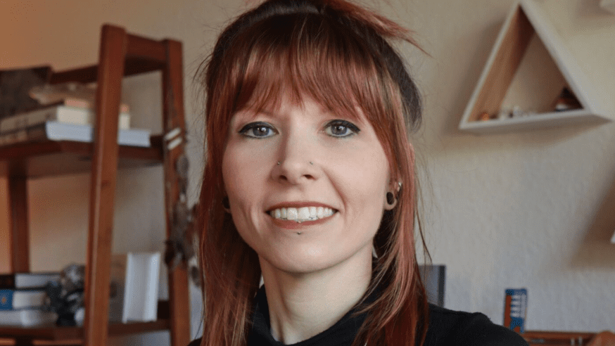 Lauren Hart ’09 Crafts – Fiber Design Shares Her Story in Voyage LA Magazine